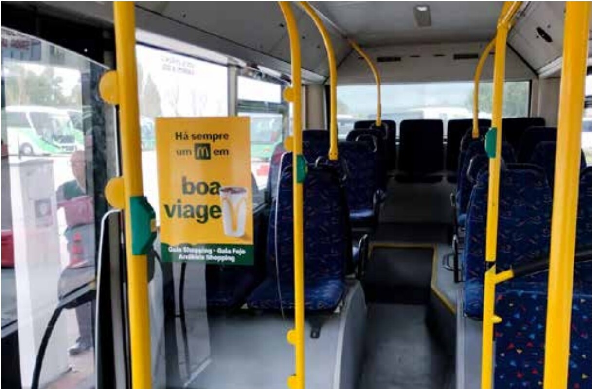 Publicidade interior em vinil dentro de autocarro VisualBus