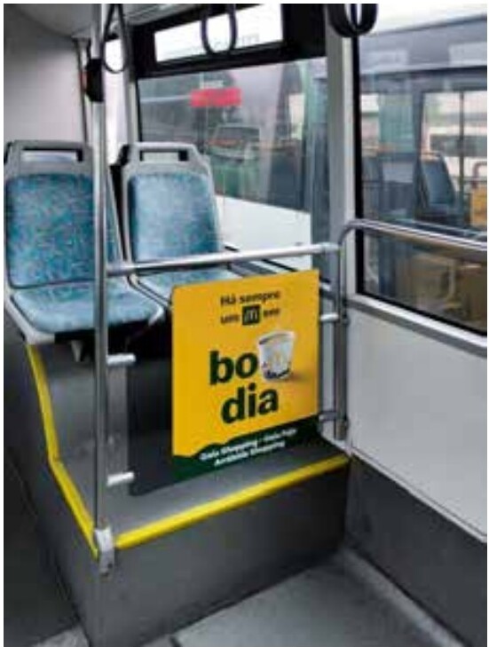 Publicidade interior em vinil dentro de autocarro VisualBus 5